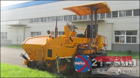 长城液压首台SP45S-W小型轮式摊铺机下线