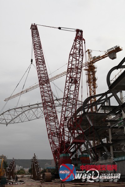 游泳馆钢结构主梁封顶 宝鸡施工技术创历史