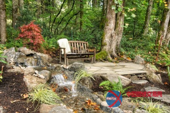 庭院内独特的瀑布景观设计