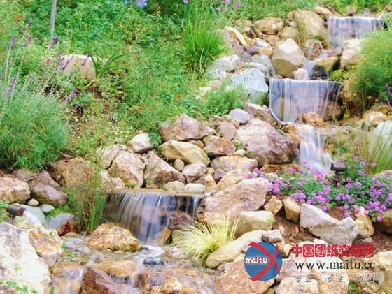 庭院内独特的瀑布景观设计