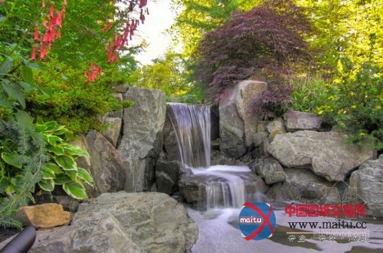 庭院内独特的瀑布景观设计