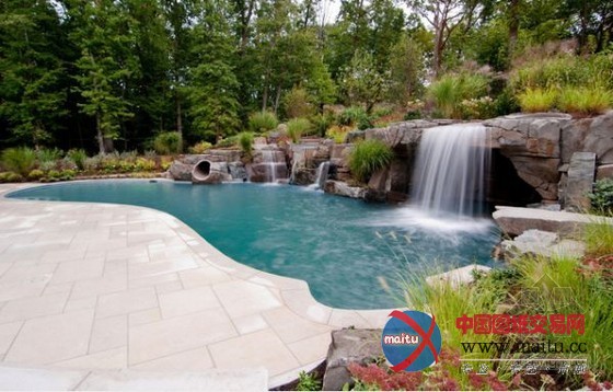 庭院内独特的瀑布景观设计