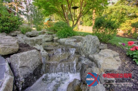庭院内独特的瀑布景观设计