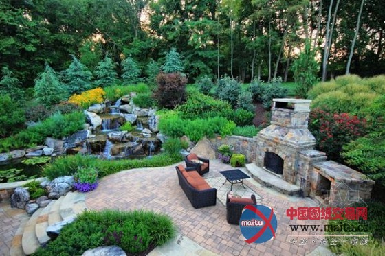 庭院内独特的瀑布景观设计