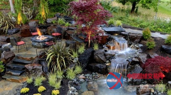 庭院内独特的瀑布景观设计