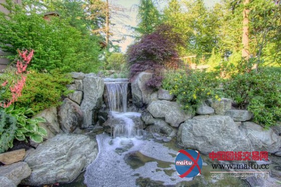 庭院内独特的瀑布景观设计