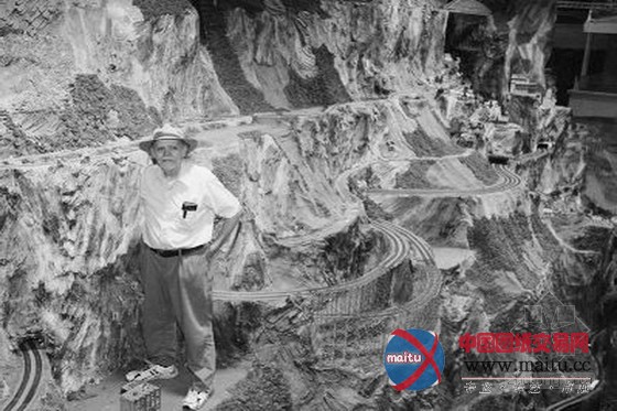 美国老人耗费16年建成世界最大铁路模型