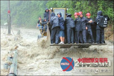 挖掘机装载机抢险忙 福建2441台设备上岗