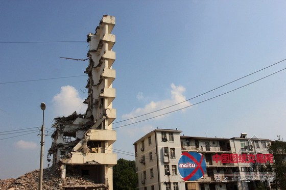 武汉拆房后成“楼片片”居民心慌慌