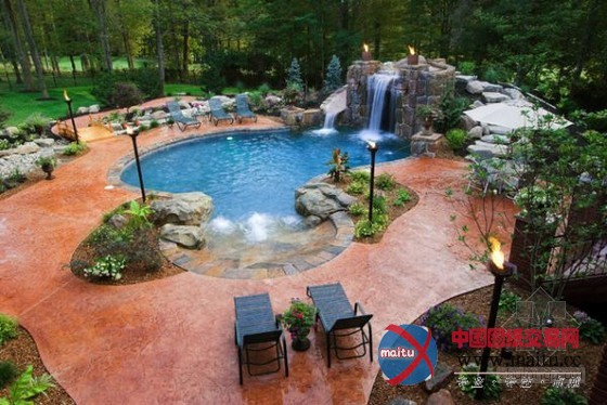 自由形态泳池的景观设计