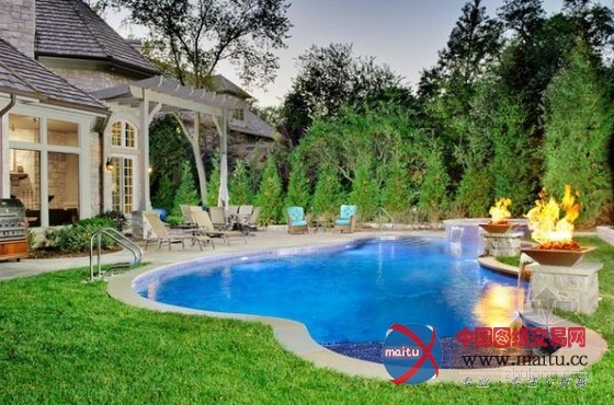 自由形态泳池的景观设计