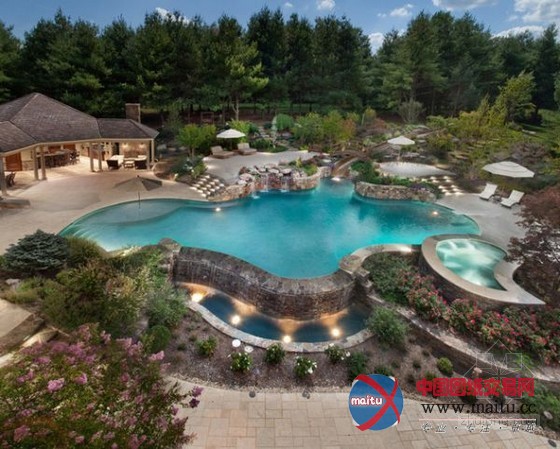 自由形态泳池的景观设计