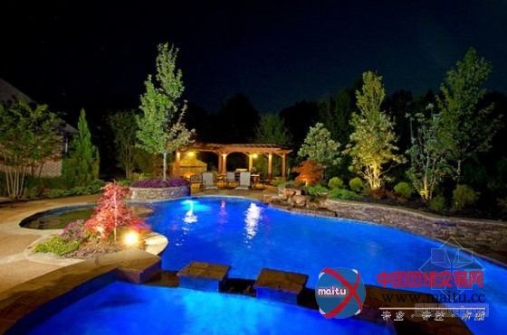 自由形态泳池的景观设计