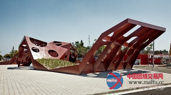 Batlle i Roig Arquitectes设计的西班牙萨罗城中央区域的多功能结构