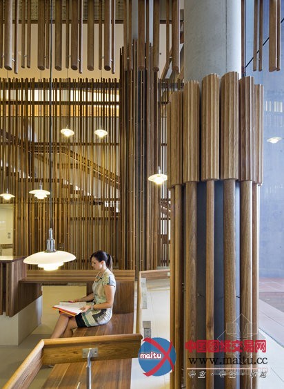 澳大利亚昆士兰的翻译研究所办公空间