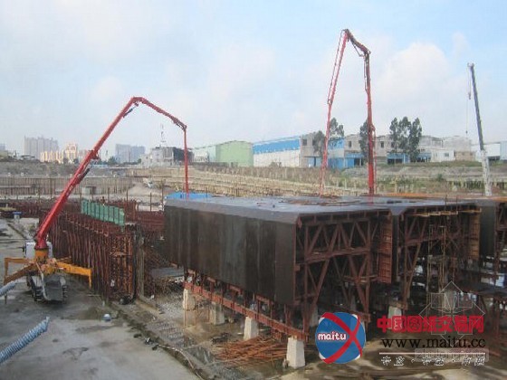 国内断面最大的公轨合建沉管隧道浇筑施工