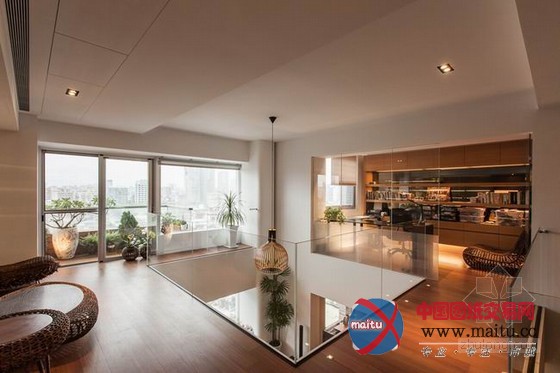 台湾木质色调的现代别墅装修