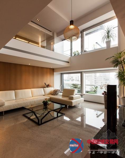 台湾木质色调的现代别墅装修