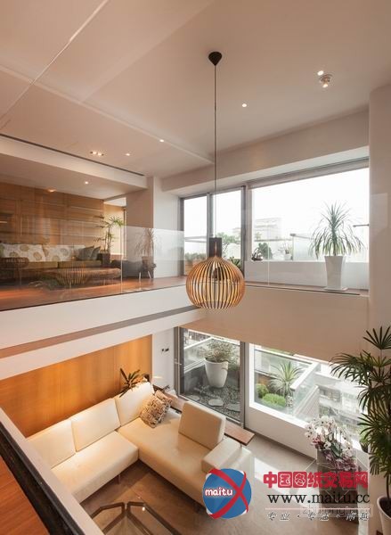 台湾木质色调的现代别墅装修