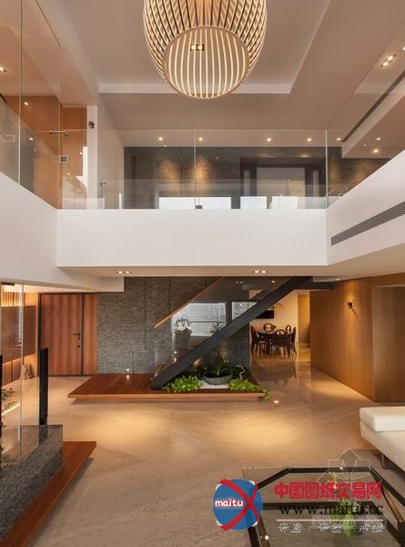 台湾木质色调的现代别墅装修