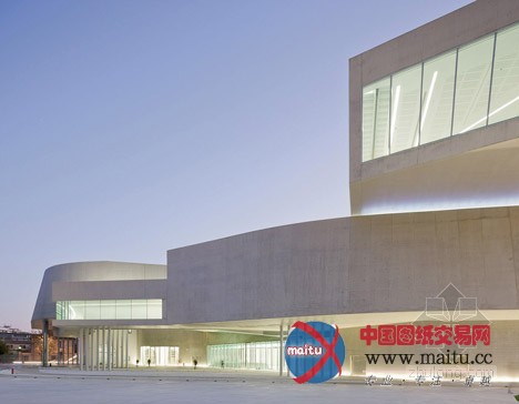 关于扎哈•哈迪德的新书 扎哈是如何胜利的