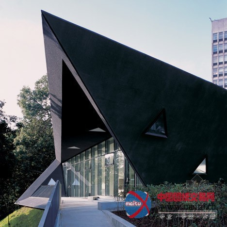 关于扎哈•哈迪德的新书 扎哈是如何胜利的