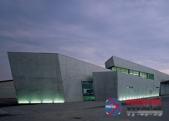 关于扎哈•哈迪德的新书 扎哈是如何胜利的