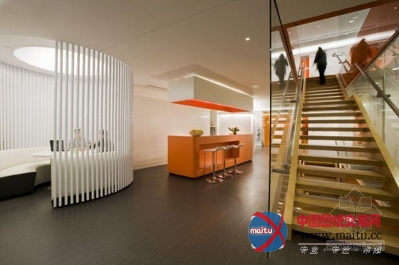 充满活力的Astral Media公司新的办公室设计