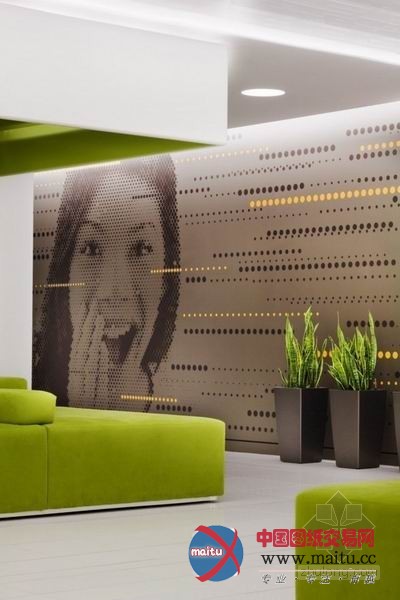 充满活力的Astral Media公司新的办公室设计