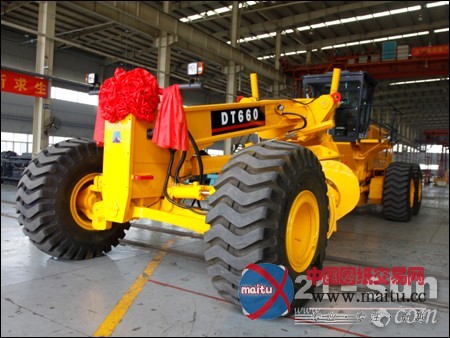 世界最大马力平地机在鼎盛重工成功下线