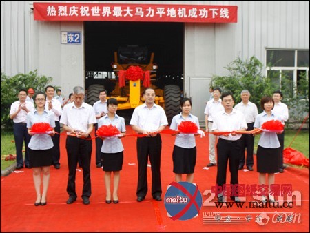 世界最大马力平地机在鼎盛重工成功下线