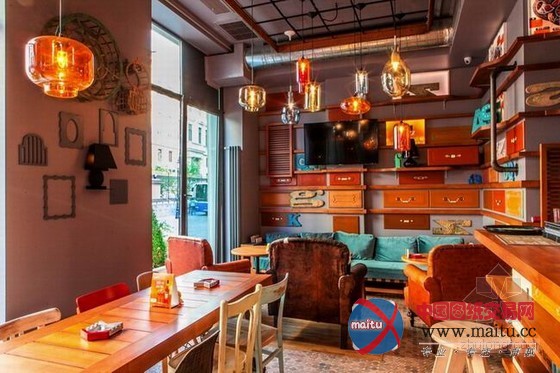 室内配饰丰富的Entourage餐厅室内设计