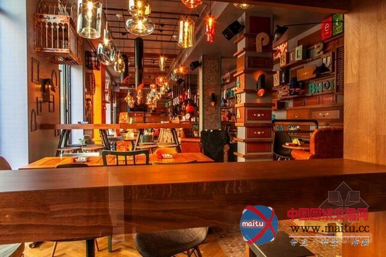 室内配饰丰富的Entourage餐厅室内设计