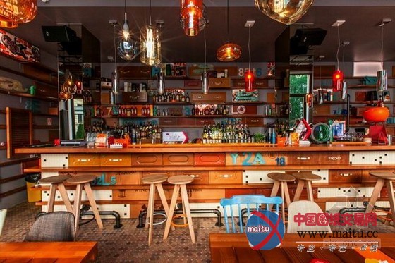 室内配饰丰富的Entourage餐厅室内设计