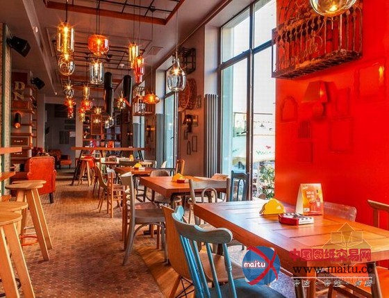 室内配饰丰富的Entourage餐厅室内设计