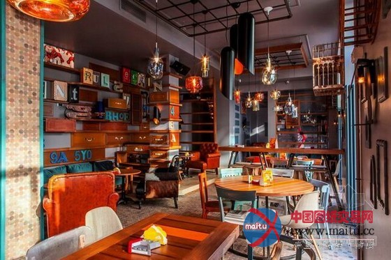 室内配饰丰富的Entourage餐厅室内设计