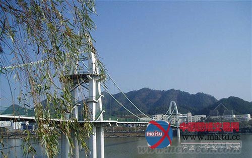 黄山耗资200万修复观光桥 完工两月桥面出现断裂