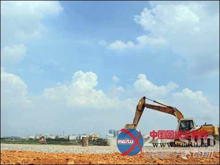 挖掘机与推土机开启世界第一高楼建设大幕