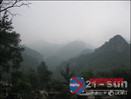 玉柴重工将挖掘机服务旗帜插上高山云端