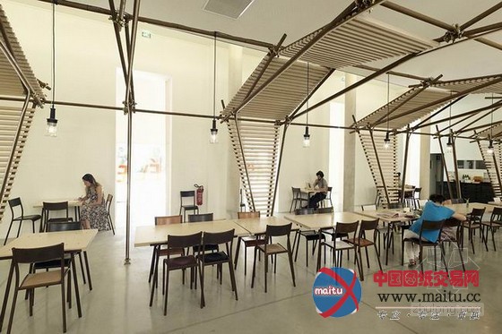 独特装饰 神秘的法国24Lines咖啡厅装修设计