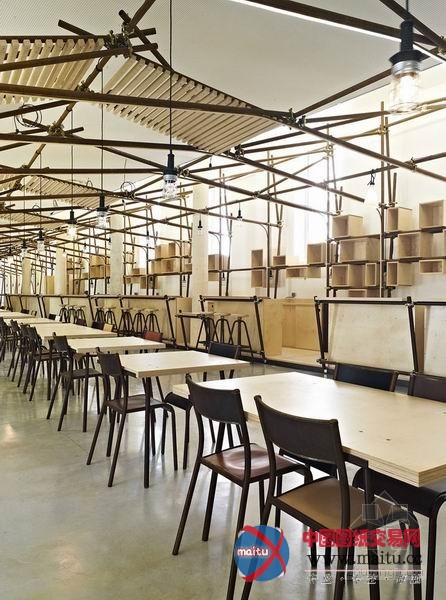 独特装饰 神秘的法国24Lines咖啡厅装修设计