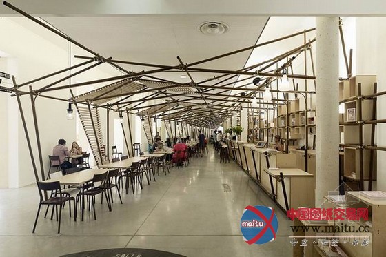 独特装饰 神秘的法国24Lines咖啡厅装修设计