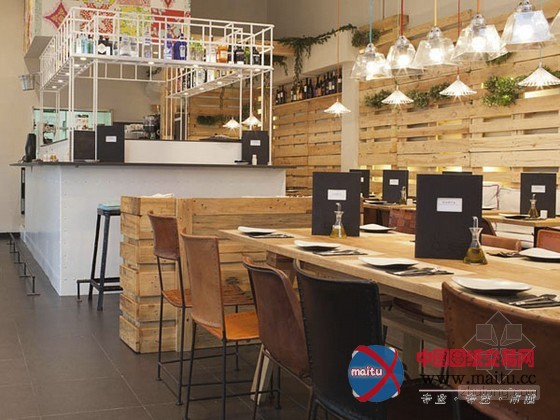 马德里QUBE餐厅设计 木质装饰自然清新