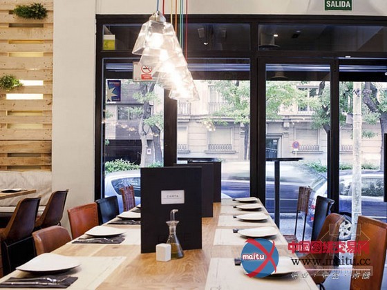 马德里QUBE餐厅设计 木质装饰自然清新