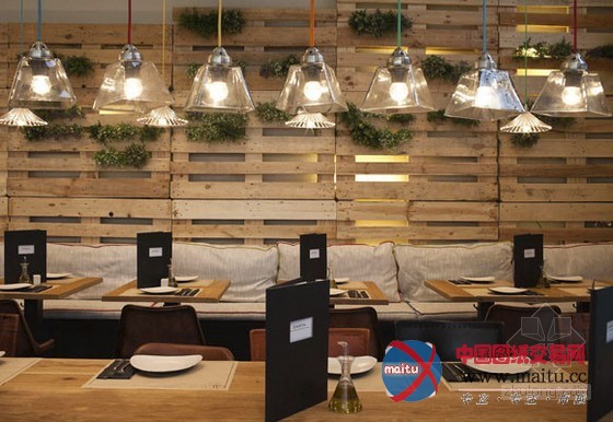 马德里QUBE餐厅设计 木质装饰自然清新