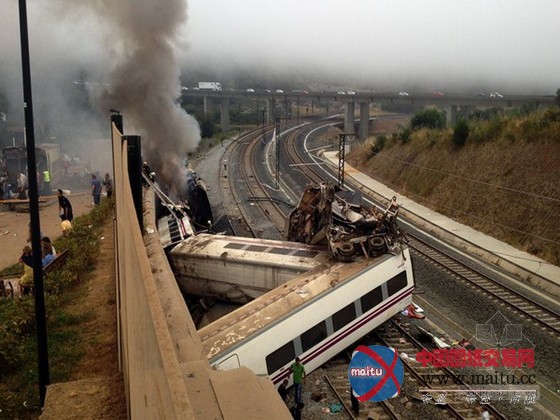 西班牙发生列车脱轨事故 已致60人遇难