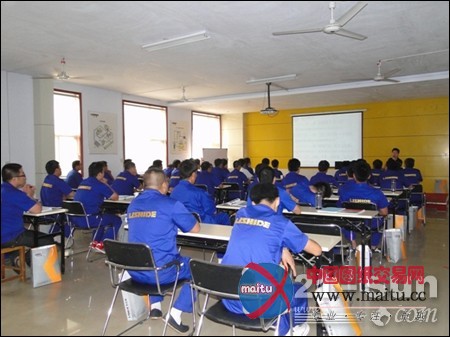 力士德办装载机压路机服务工程师培训班