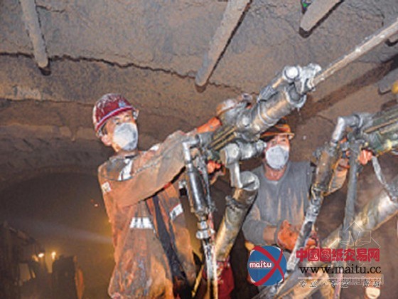 海拔最高乌鞘岭隧道群全线打通