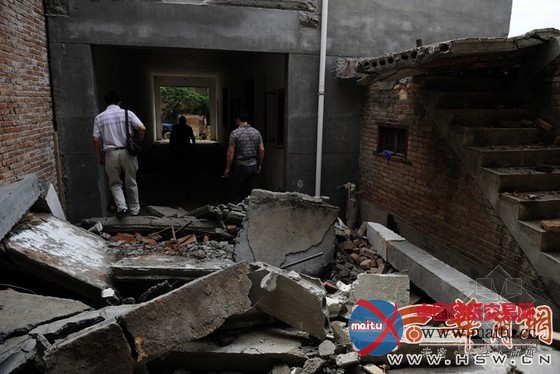 自行找人拆迁卖建材 施工不慎楼板砸下1死1伤