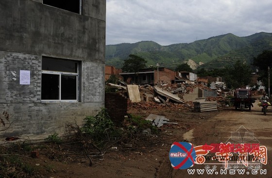 自行找人拆迁卖建材 施工不慎楼板砸下1死1伤